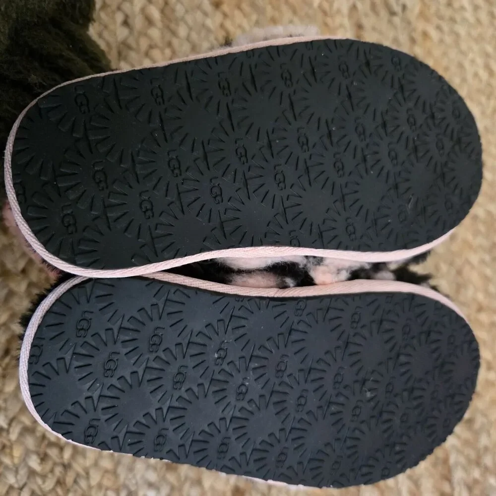 UGG‎ FLUFF YEAH SLIDES PINK/BLACK SCALLOP TODDLER GIRL SIZE 9C